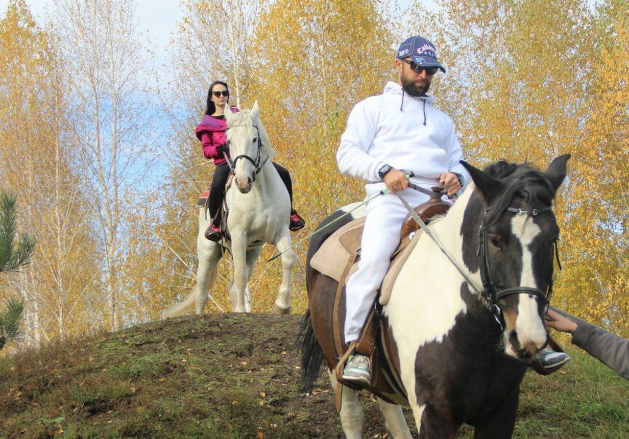 Катания на лошадях вдвоём. Конный клуб Konipark в Екатеринбурге